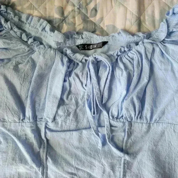 SHEIN xs over the shoulder crop top light blue - Picture 3 of 4